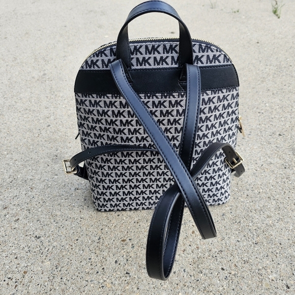 New Michael Kors Cindy backpack medium - Picture 14 of 14